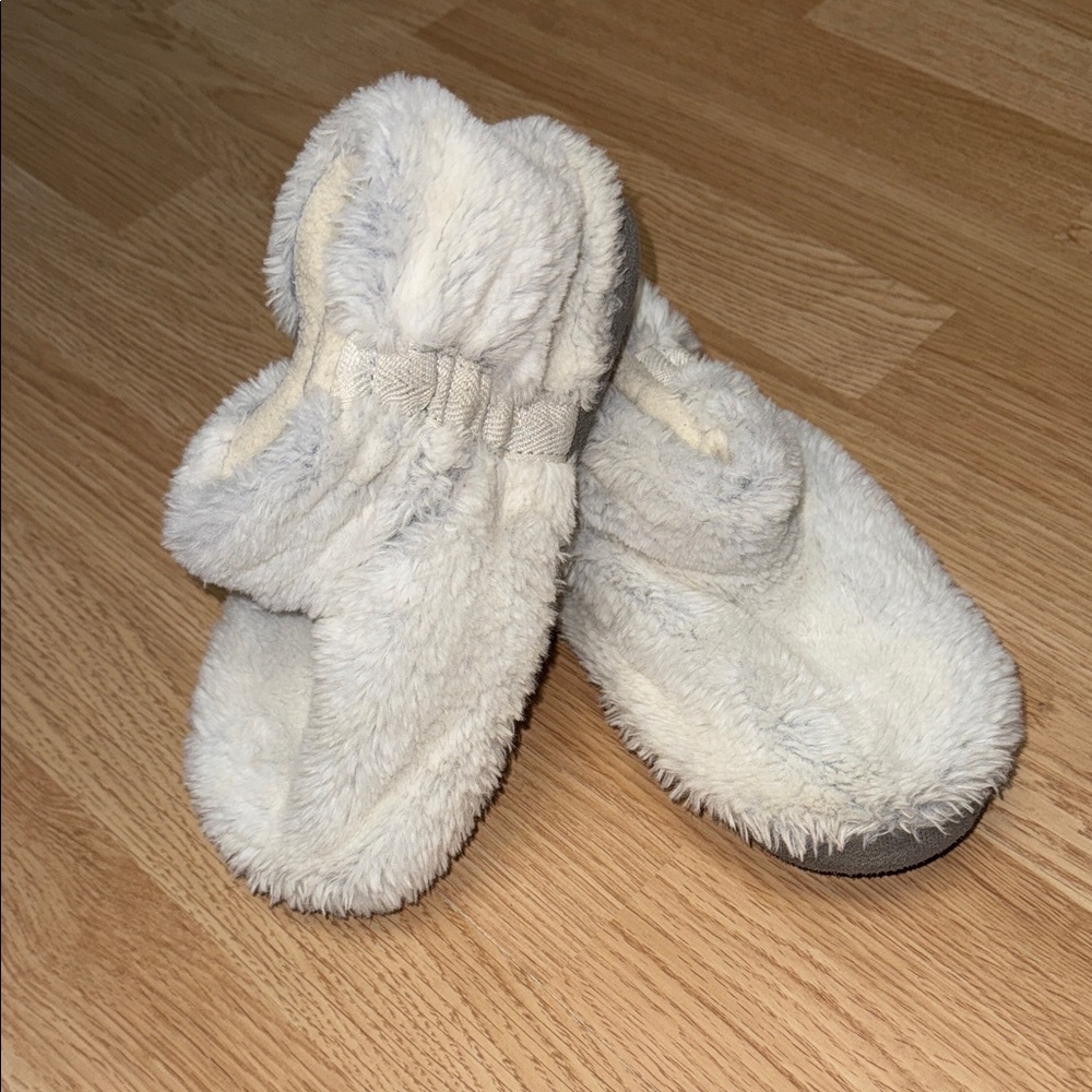 Airwalk Girls Size 5 6 White Gray Plush Faux Fur Cozy House Slippers Warm